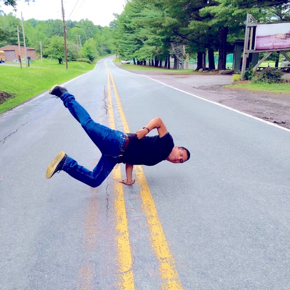 Meet your Posher, Javier - Picture 1 of 2